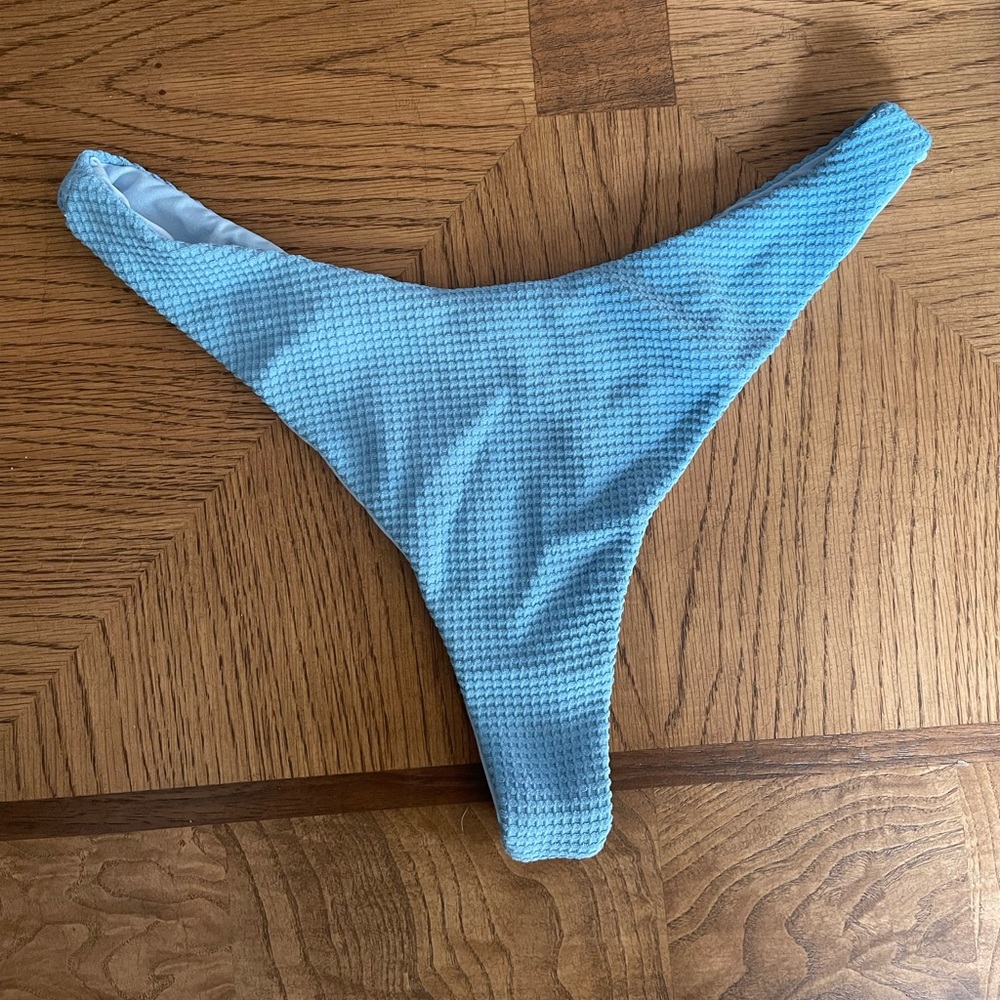 Bikini bottom thong